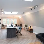 Park Royal 82 Apartment *