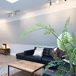 Park Royal 82 Apartment