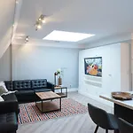 Park Royal 82 Apartment *