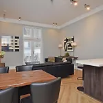 Park Royal 82 Apartment *