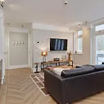 Park Royal 82 Apartment Den Haag