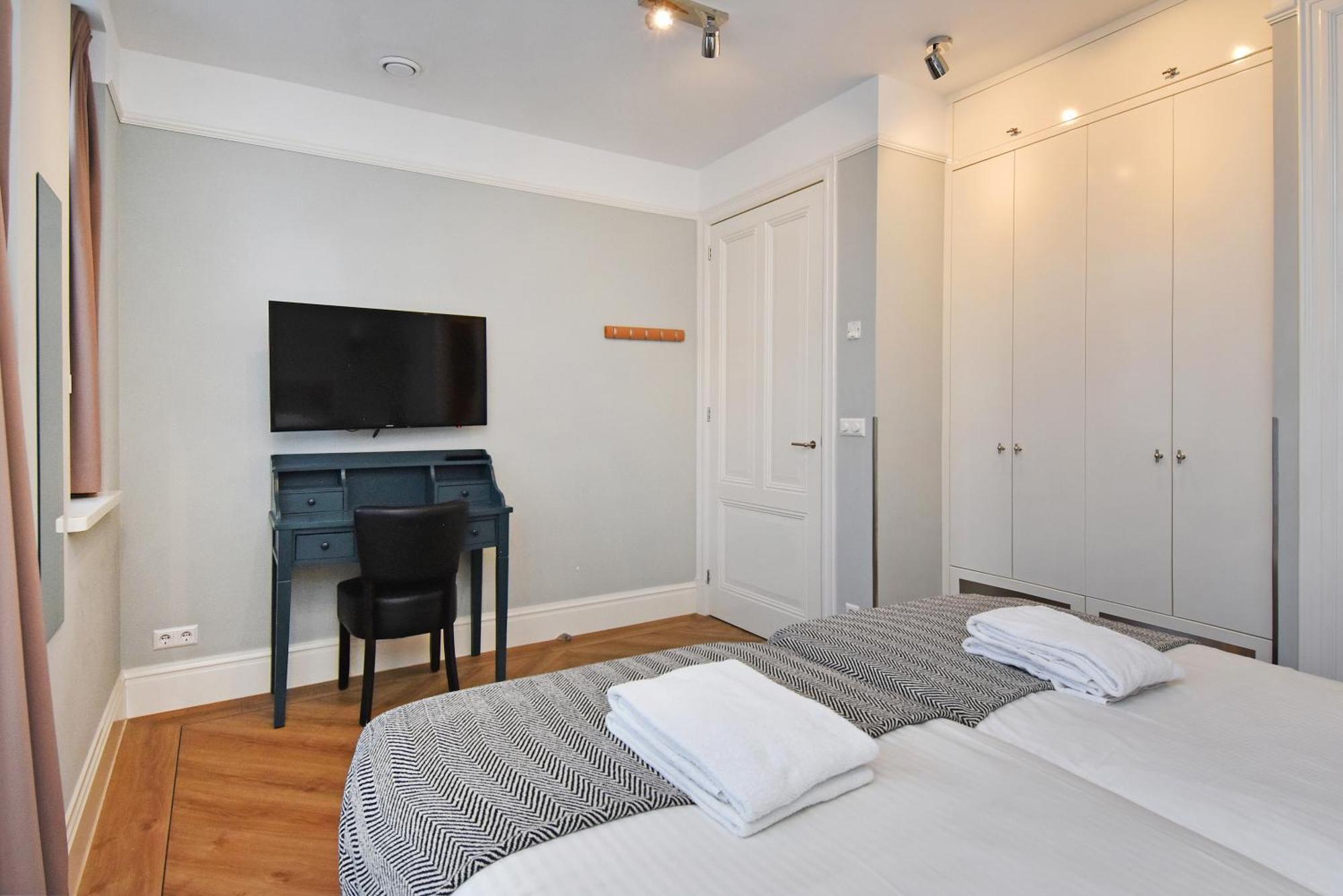 Park Royal 82 * Den Haag